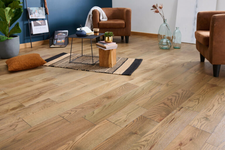 Parquet chêne massif – Moka – 18 x 150 mm