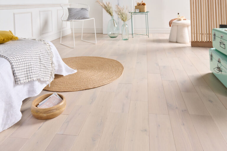 Parquet chêne massif – Blanchi – 18 x 150 mm