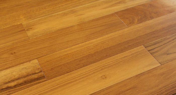 Parquet_teck_vernis_15x90_3 Parquet teck massif - Verni - 15 x 90 mm – Image 1
