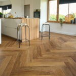 Parquet baton rompu Chêne massif – Teinte brune – 18 x 125 mm