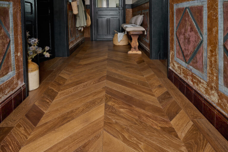 Parquet point de hongrie – Chêne massif – Teinte brune – 18 x 125 mm