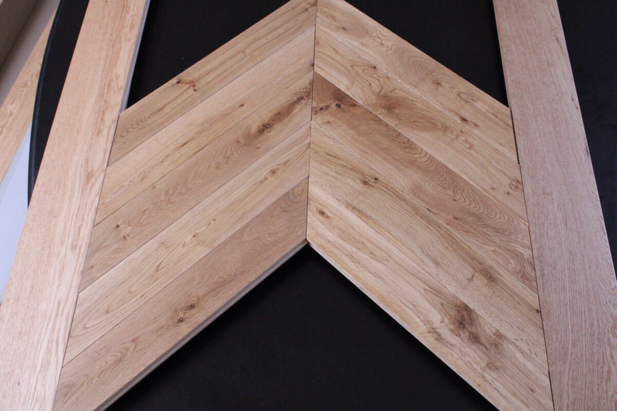 Entourage pour parquet point de hongrie – 18 x 125 mm